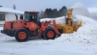 Vohl VL200 Snowblower hard at work   Souffleuse à neige Vohl VL200 [upl. by Acissaj406]