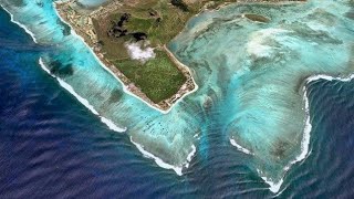 The Underwater Waterfall Illusion at Mauritius Island 1920 x 1080p  OneMinInfo [upl. by Ingmar663]