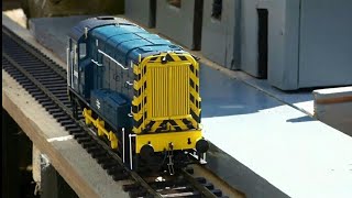 Dapol O Gauge 08 Shunter in BR Blue  REVIEW amp RUNNING 08173 [upl. by Annahsor]