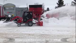 Massey Ferguson GC1723e avec souffleuse Pronovost Lynx 52 [upl. by Valentia476]