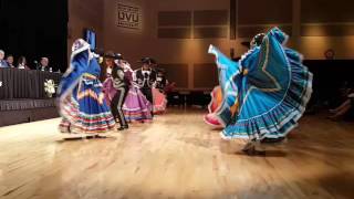 The Mexican Hat Dance El Jarabe Tapatío Latin dance lo hicieron bellamente Viva Mexico [upl. by Corinne]